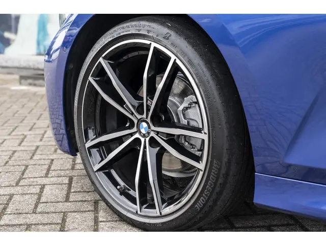 BMW 3 Serie 320i High Executive 2020 Benzine 10