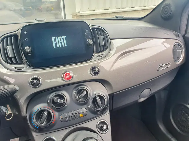 Fiat 500 1.0 Hybrid Club 2023 Benzine 13