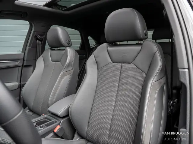Audi Q3 Sportback 45 TFSI e S-Line 2022 Hybride Benzine 3