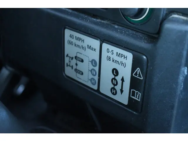 Land Rover Defender 110 2.2 TD4 Hard Top 2015 Diesel 25