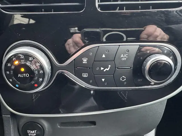 Renault Clio Estate 0.9 TCe Limited 2016 Benzine 24