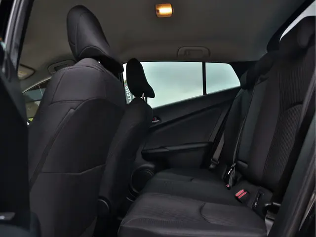 Toyota Prius 1.8 First Edition 2017 Hybride Benzine 21