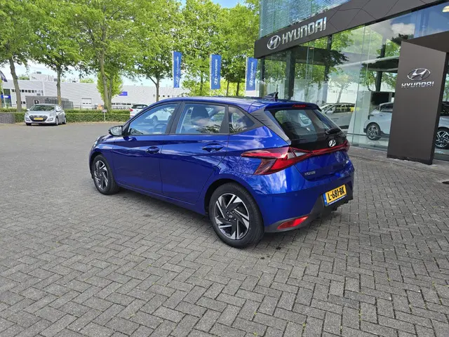 Hyundai i20 1.2 Comfort Smart NL-auto/2e eig 2021 Benzine 4