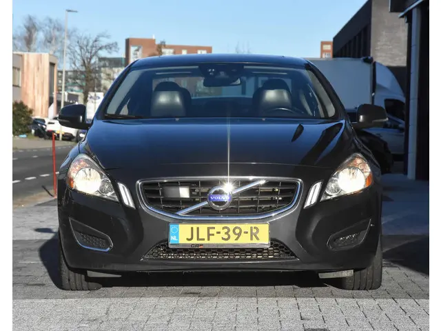 Volvo S60 2.0 T5 Momentum 2013 Benzine 38