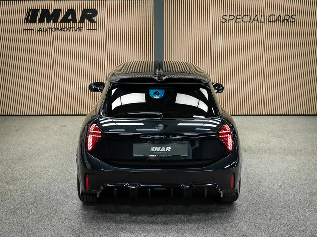 MINI 3-Deurs Cooper C John Cooper Works M 2024 Benzine 12