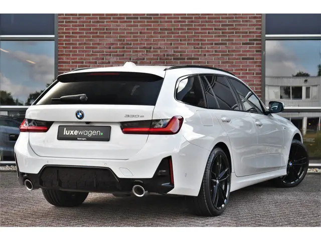 BMW 3 Serie Touring 330e M-Sport 2023 Hybride Benzine 2