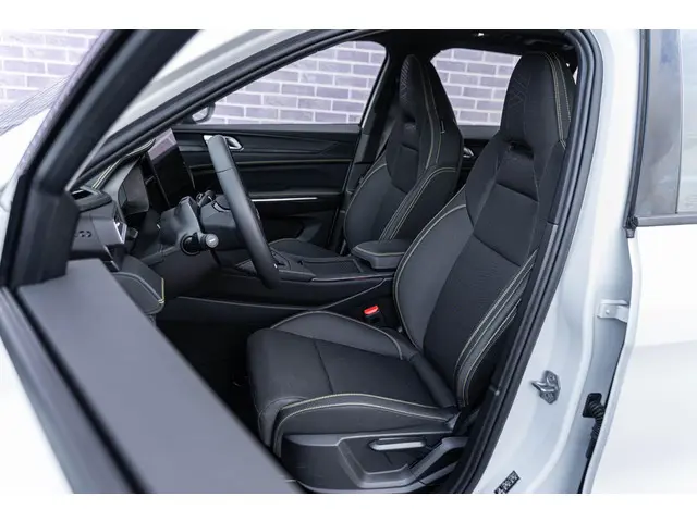 Lynk & Co 01 Plug-in Hybrid 1.5 Core 2025 Hybride Benzine 41