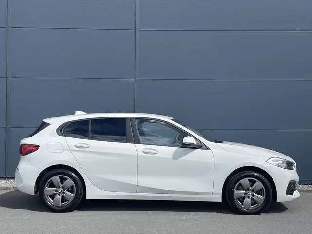 BMW 1 Serie 118i Executive Edition 2019 Benzine 3