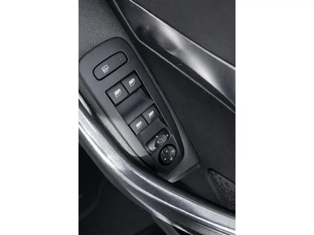 Peugeot 2008 1.2 VTi Blue Lease Executive 2014 Benzine 20