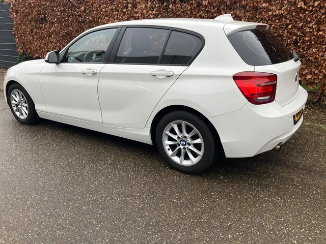 BMW 1 Serie 114i EDE Executive 2013 Benzine 4
