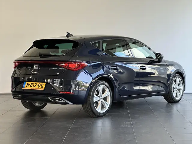 SEAT Leon 1.5 TSI FR 2021 Benzine 2