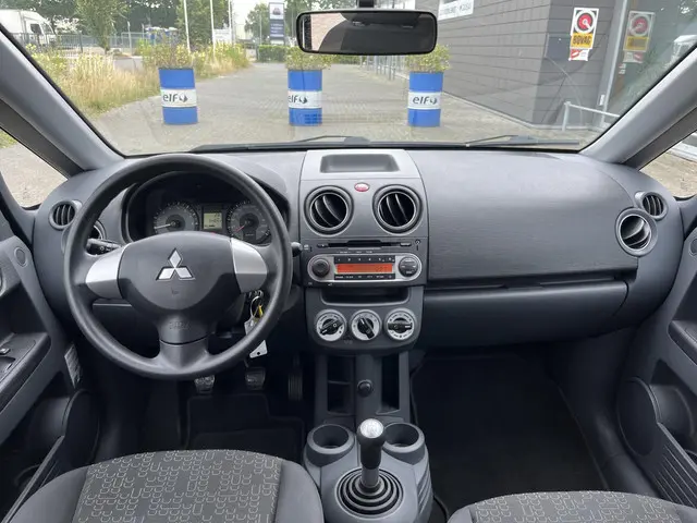Mitsubishi Colt 1.1 Edition One 2012 Benzine 5