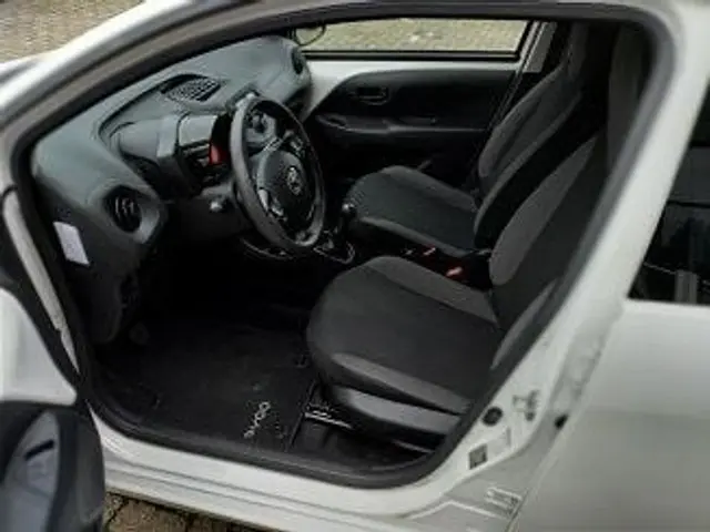 Toyota Aygo 1.0 VVT-i X-Fun, Airco, Bluetooth 2020 Benzine 9