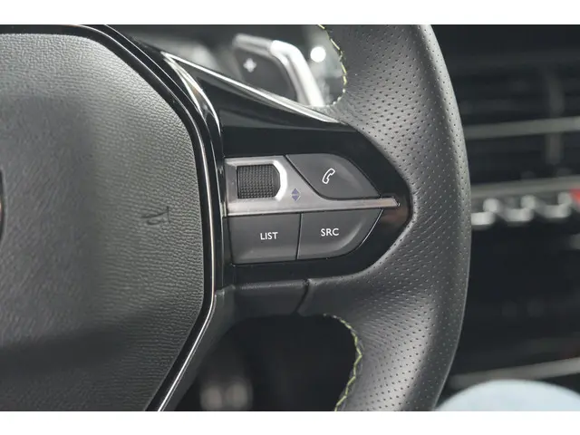 Peugeot 2008 PureTech 130 EAT8 GT 2024 Benzine 38