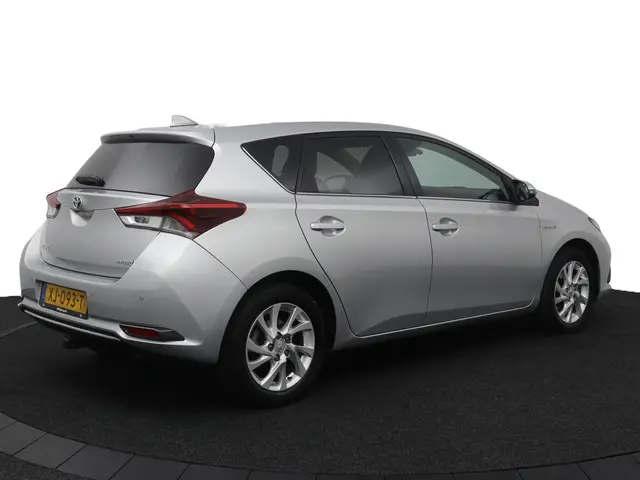Toyota Auris 1.8 Hybrid Energy Plus 2019 Hybride Benzine 2