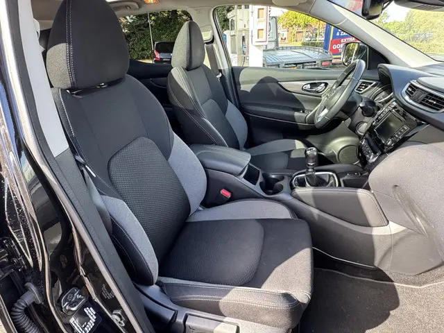 Nissan QASHQAI 1.3 DIG-T Business Edition 2019 Benzine 18
