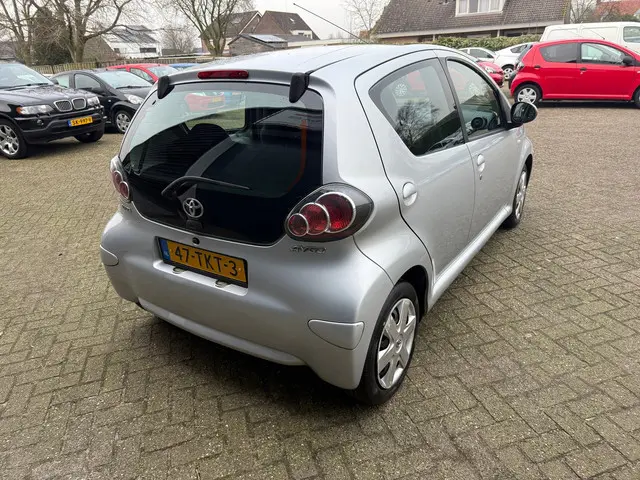 Toyota Aygo 1.0-12V Comfort Navigator 2012 Benzine 3