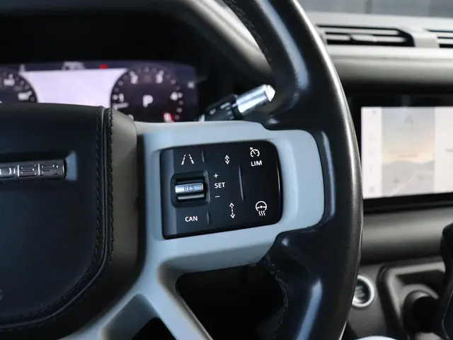 Land Rover Defender 2.0 D240 110 HSE 2020 Diesel 25