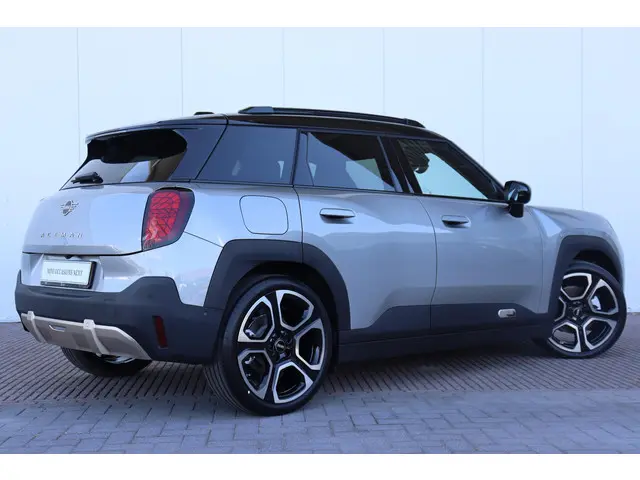 MINI Aceman E | Favoured L 2025 Elektrisch 6