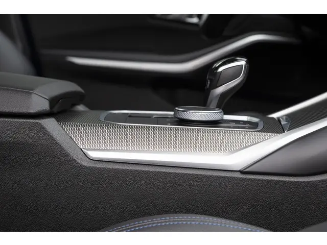 BMW 3 Serie 320i High Executive 2020 Benzine 40