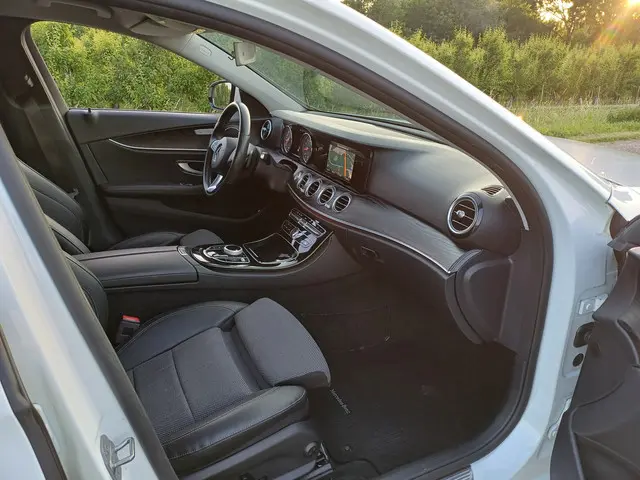 Mercedes-Benz E-Klasse 200 Premium 2017 Benzine 33
