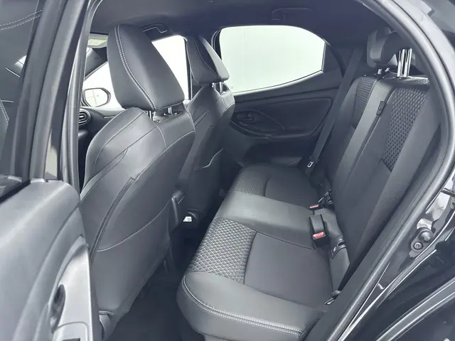Toyota Yaris 1.5 Hybrid Executive 2023 Hybride Benzine 32