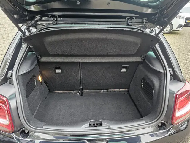 DS DS 3 1.2 PureTech Café Racer Leer/Camera 2019 Benzine 21