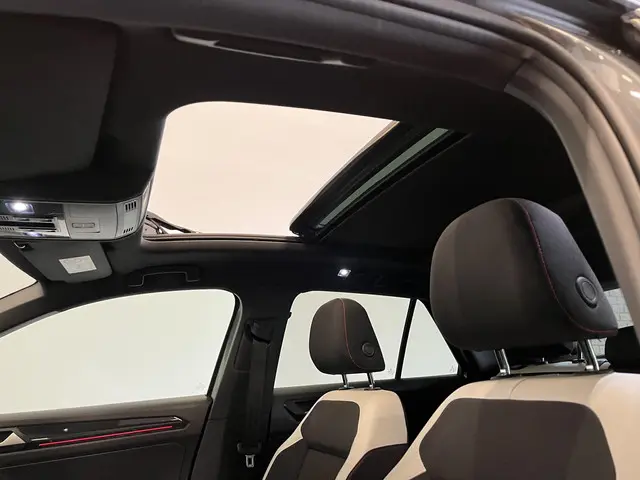 Volkswagen T-Roc 1.5 TSI 150pk DSG R-line 2018 Benzine 30