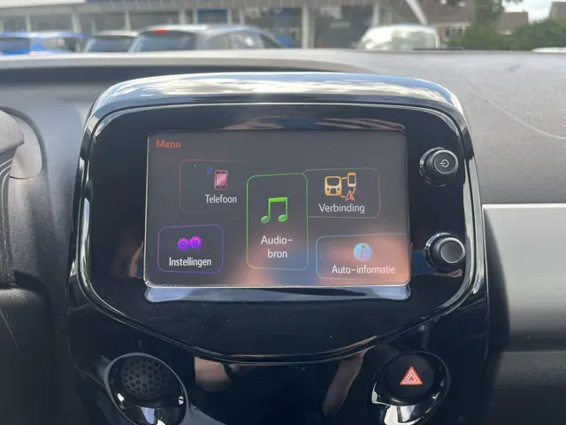 Peugeot 108 1.0 e-VTi Allure 2018 Benzine 18