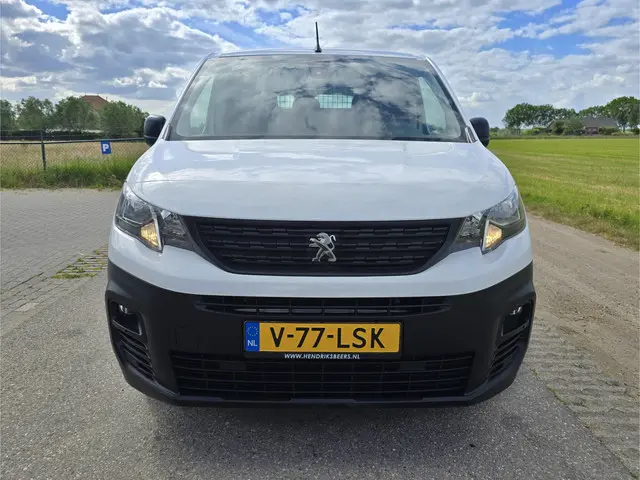 Peugeot Partner 1.2 PureTech Premium 2022 Benzine 10