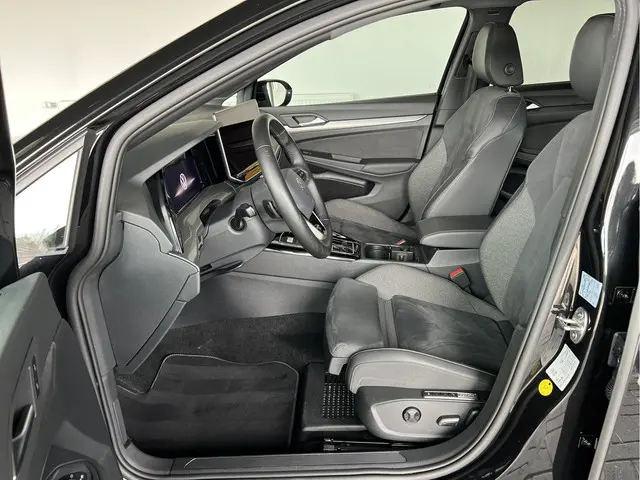 Volkswagen Golf 1.5 eTSI Edition 50 2024 Benzine 30