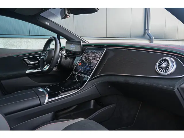 Mercedes-Benz EQE AMG 43 4MATIC 2022 Elektrisch 18