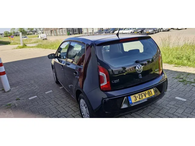Volkswagen up! 1.0 move up! BlueM. 2015 Benzine 6