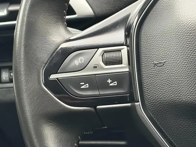 Peugeot 3008 1.2 PureTech Active Pack 2021 Benzine 36