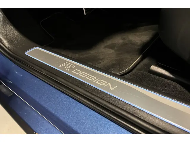 Volvo V90 T4 190pk R-Design 2018 Benzine 17