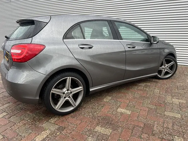 Mercedes-Benz A-Klasse 180 2014 Benzine 17