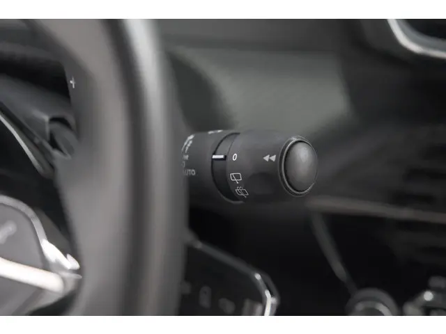 Peugeot 2008 1.2 Hybrid 136 Style 2025 Hybride Benzine 33