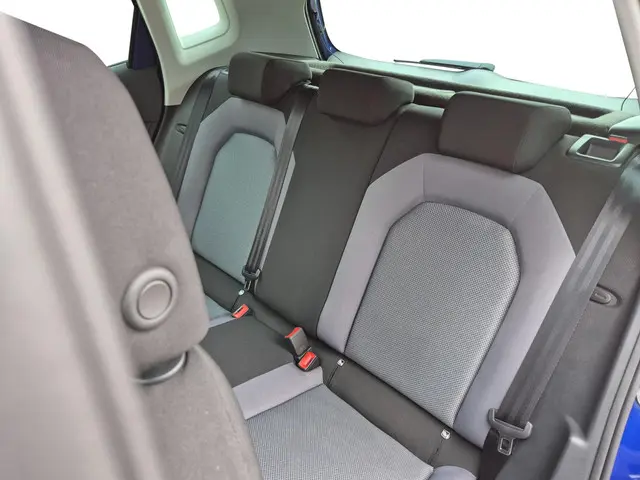 SEAT Arona 1.0 TSI Style Business Intense 2019 Benzine 12