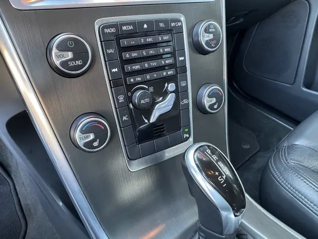 Volvo XC60 2.0 T5 FWD Summum 2014 Benzine 12