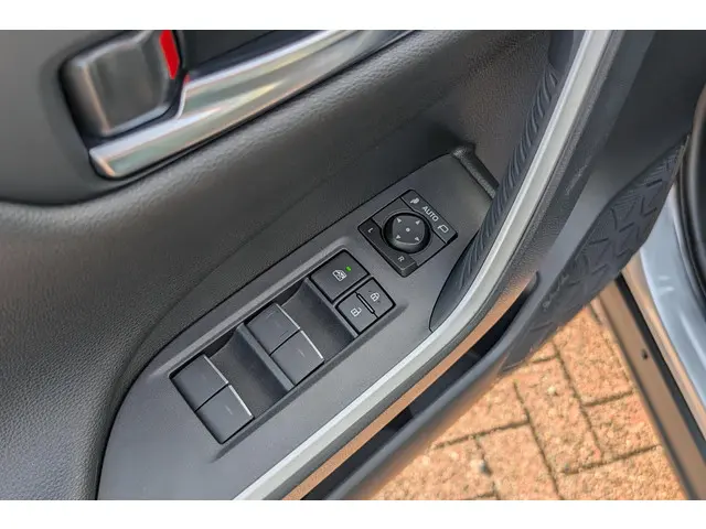 Toyota RAV4 AWD Bi-tone 2025 Hybride Benzine 19