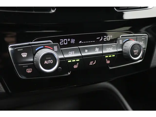 BMW X1 xDrive25e Executive 2021 Hybride Benzine 44
