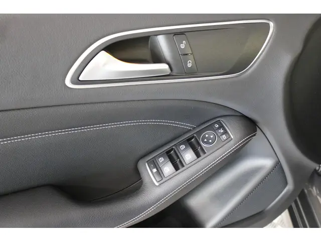 Mercedes-Benz B-Klasse 220 4Matic Ambition 2015 Benzine 16