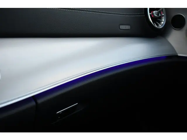 Mercedes-Benz E-Klasse Coupé 200 AMG Line 2020 Benzine 45
