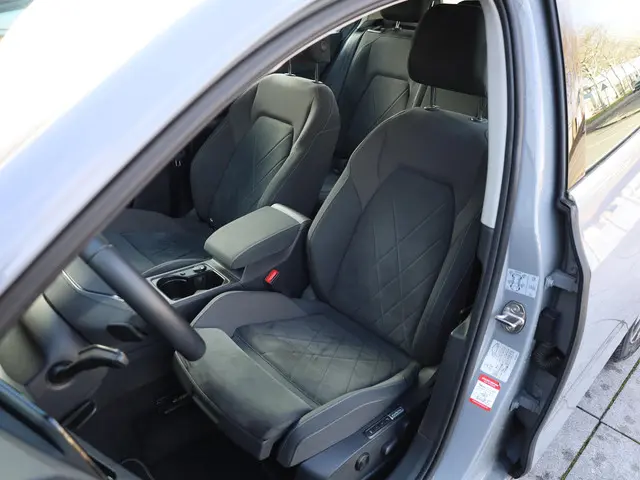 Volkswagen Golf 1.4 eHybrid PHEV 2022 Hybride Benzine 26