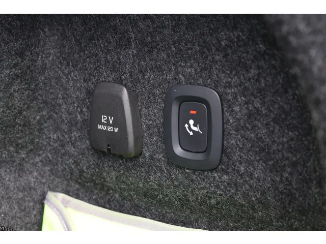Volvo S60 2.0 B3 R-Design 2021 Benzine 43