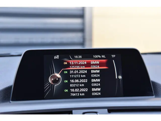 BMW 1 Serie 118i High Executive 2017 Benzine 23