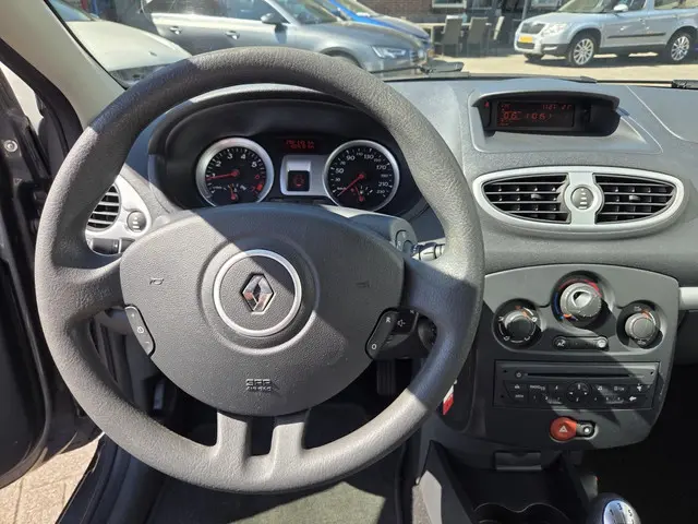 Renault Clio 1.2 Authentique 2012 Benzine 2