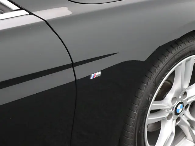 BMW 3 Serie Touring 318i 2019 Benzine 28