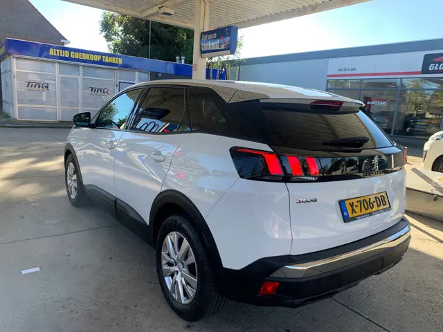 Peugeot 3008 1.2 PureTech Active 2019 Benzine 7