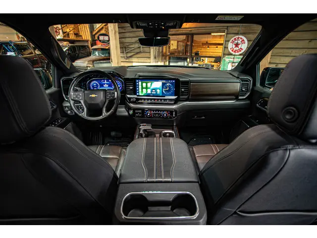 Chevrolet Silverado High Country 6.2 V8 2024 LPG/Gas 34